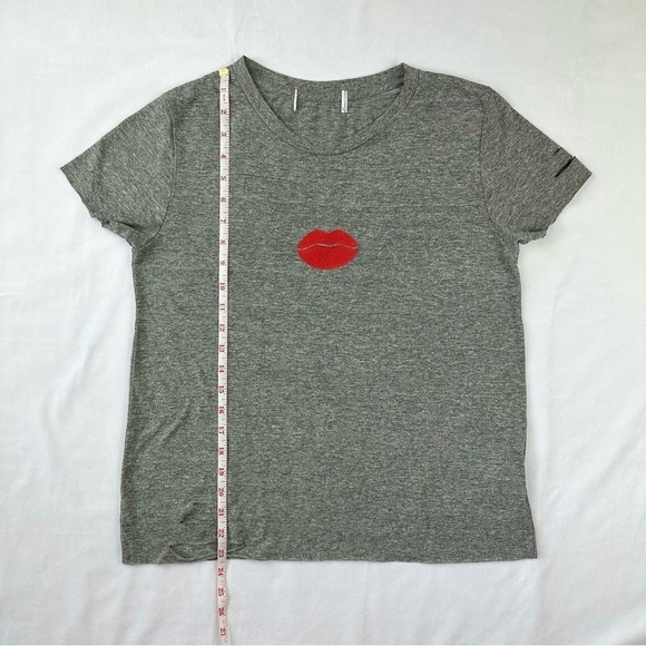 WILDFOX Embroidered Kiss Tee in Heather Gray Size Small (NWOT - no label) - Picture 7 of 9